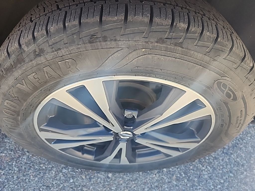Used 2018 Blue Nissan SL image 10
