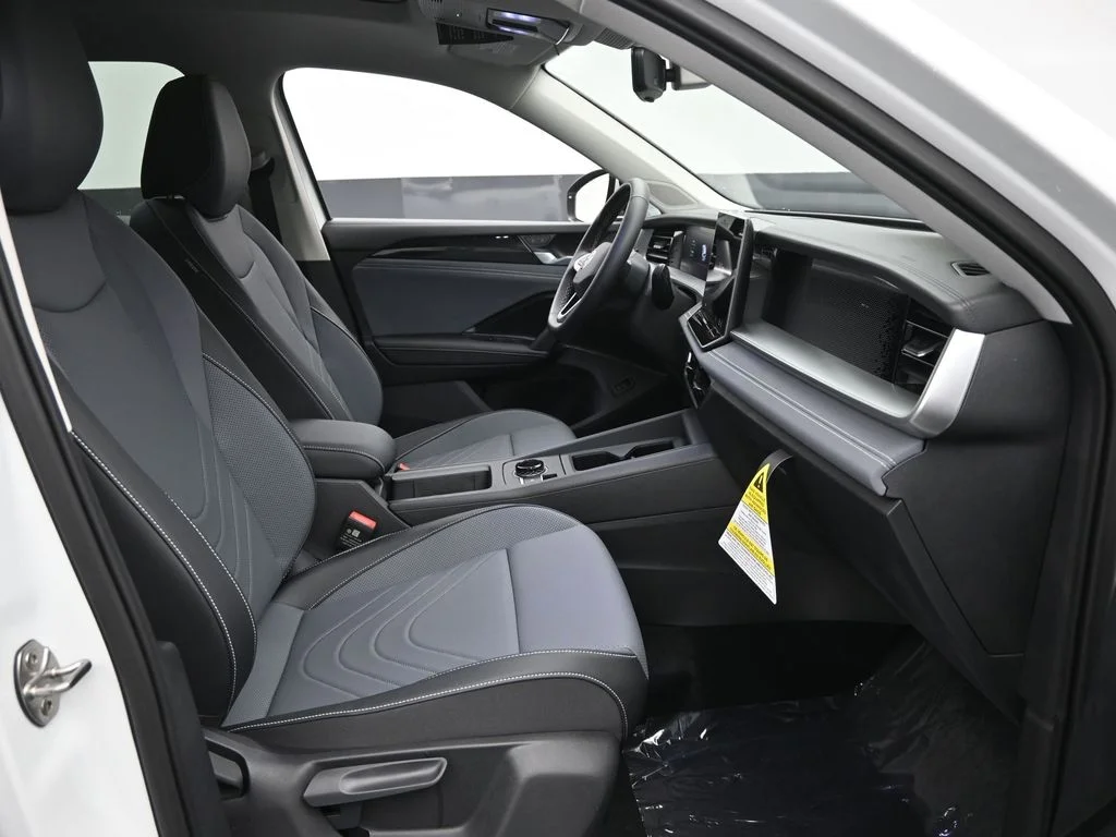 New 2026 White/off-white Volkswagen 2.0T SE image 9