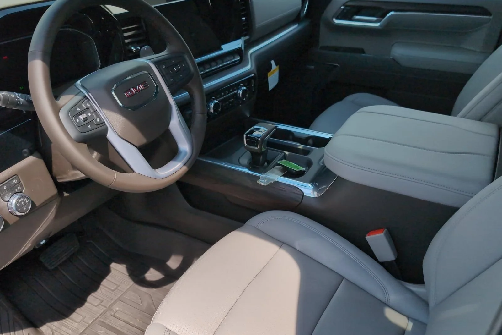 New 2026 Glacier White Tricoat GMC SLT image 10