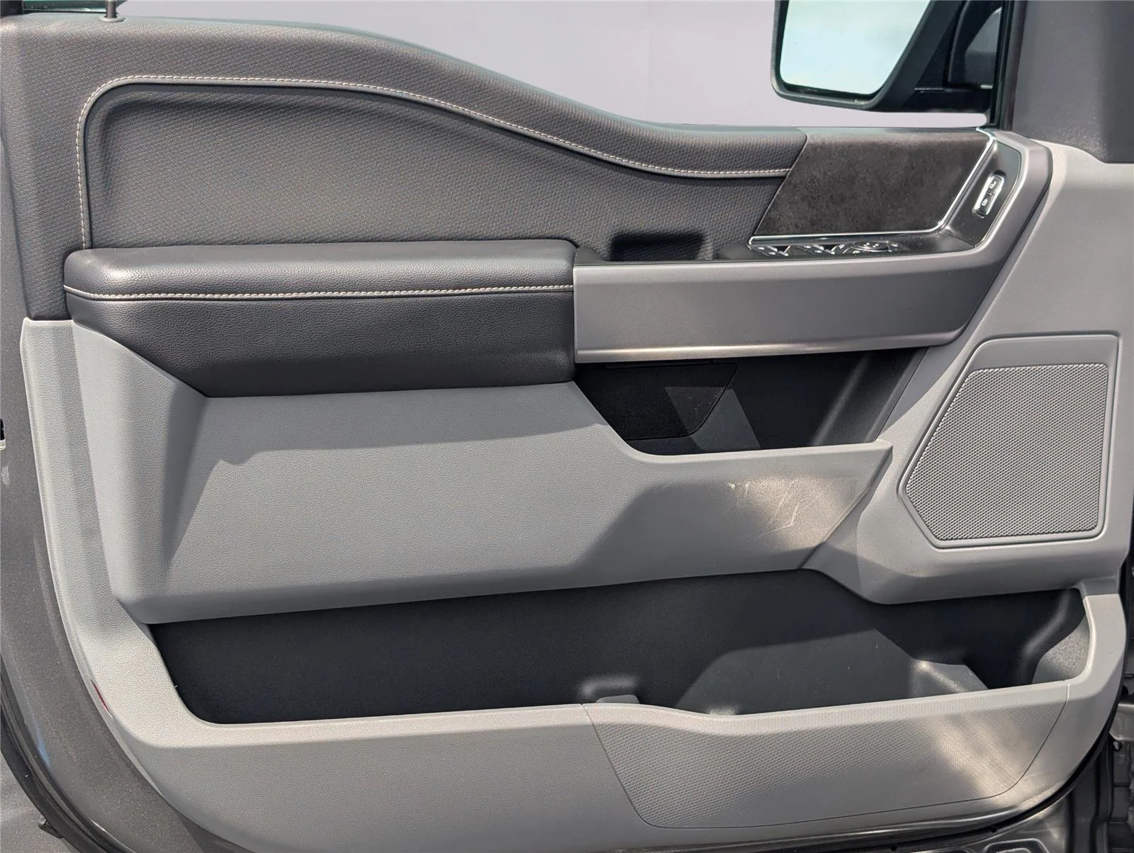 Used 2025 Carbonized Gray Ford XLT image 13