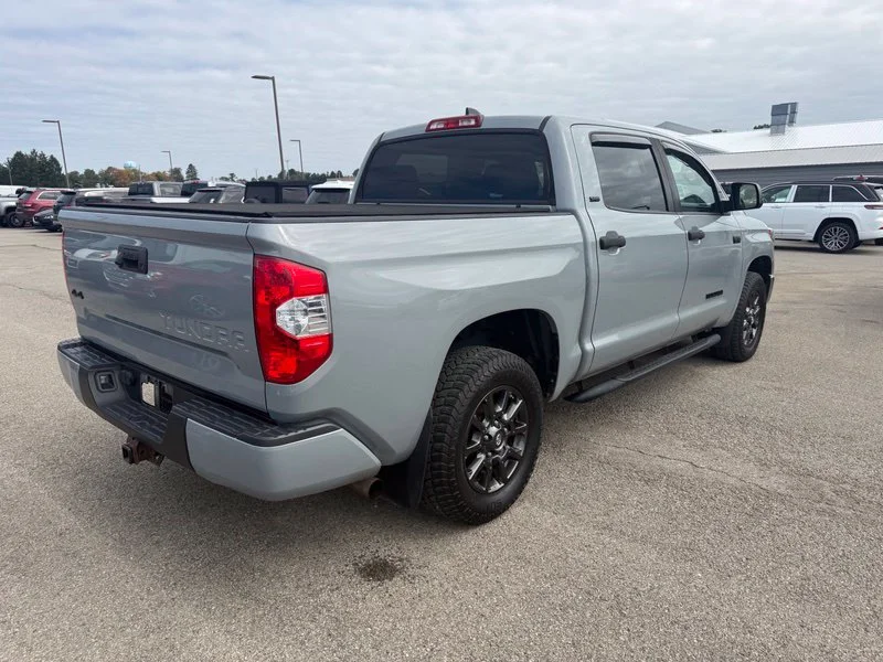 Used 2021  Toyota SR5 image 9