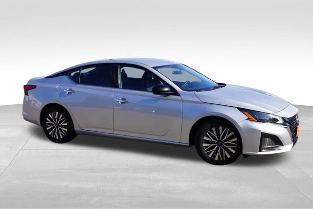 Certified 2024 Nissan Altima SV with VIN 1N4BL4DV2RN302280 for sale in Roseville, MN