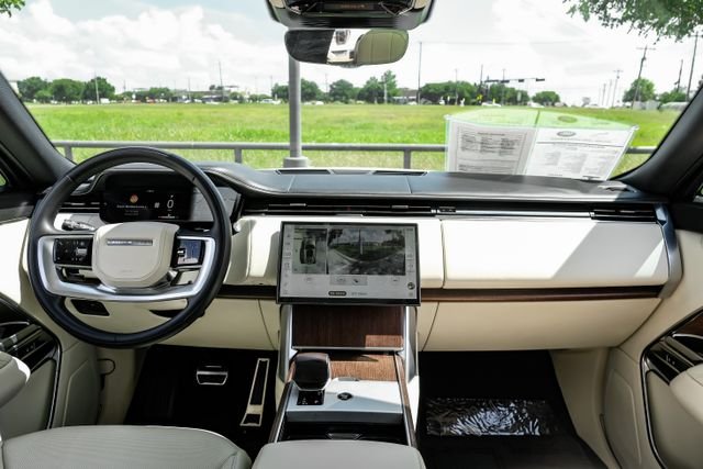 Used 2025 White Land Rover SE image 16