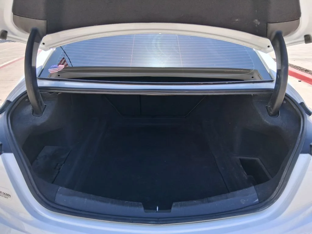 Used 2020 SUMMIT WHITE Cadillac Luxury image 6