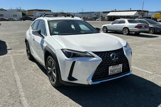 Used 2025 White Lexus 300h image 2