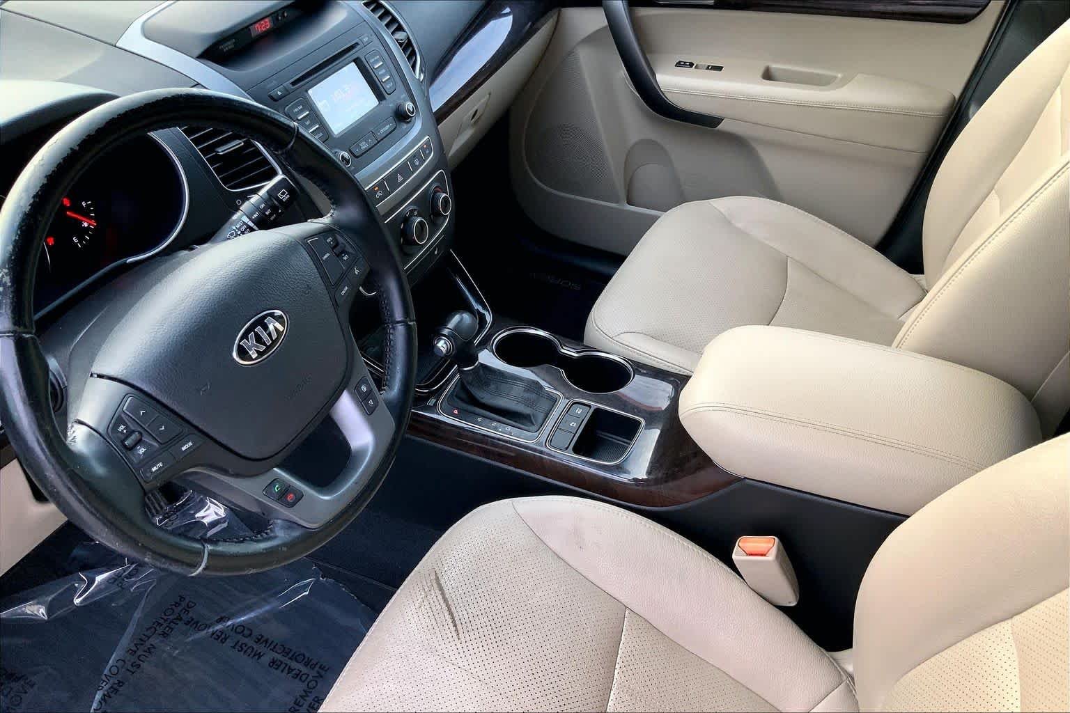Used 2015 Satin Metal Kia LX image 16