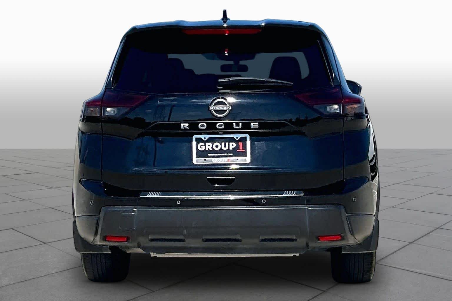 Used 2025 Super Black Nissan SV image 5
