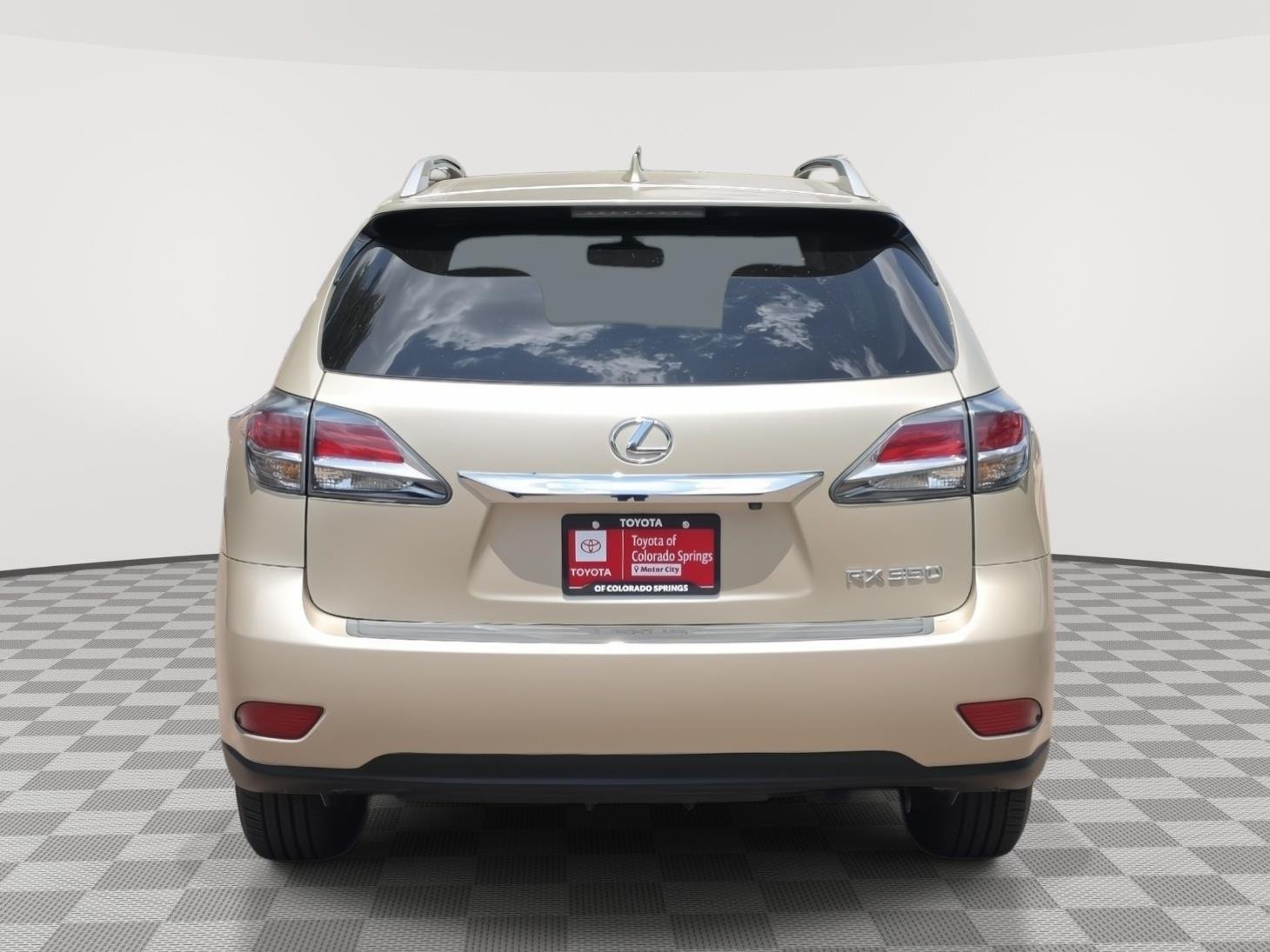 Used 2015 Satin Cashmere Metallic Lexus Base image 8