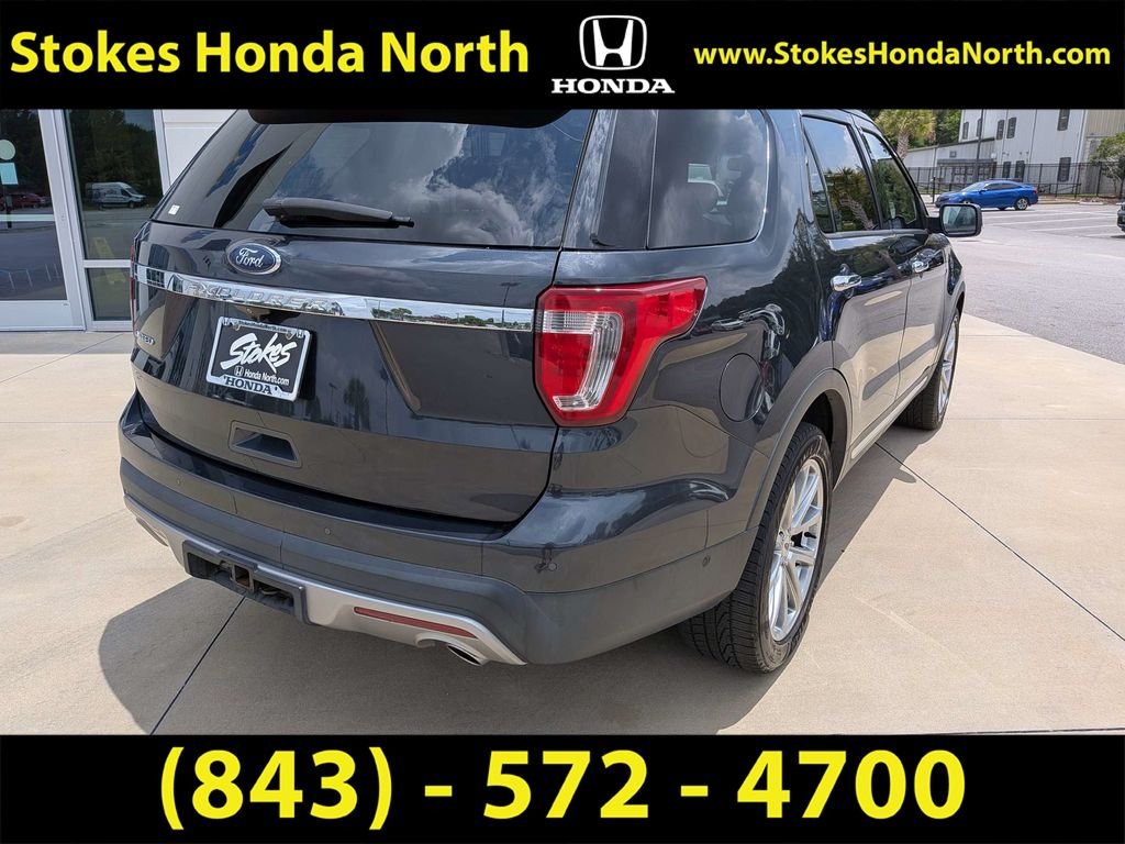 Used 2017  Ford Limited image 3
