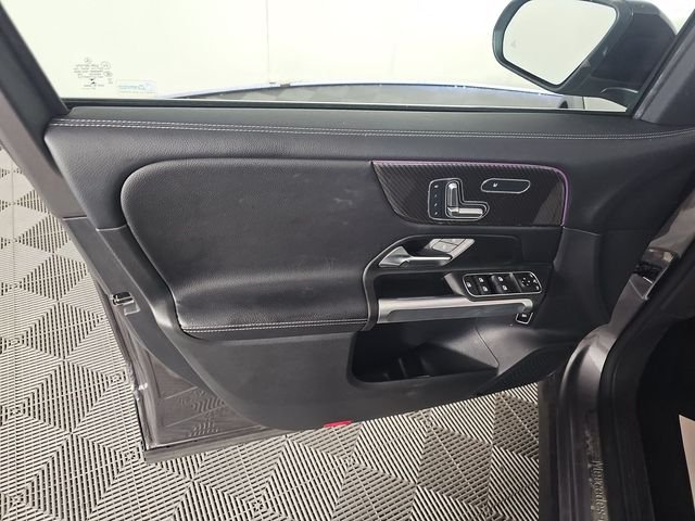 Used 2023  Mercedes-Benz GLB 250 image 8
