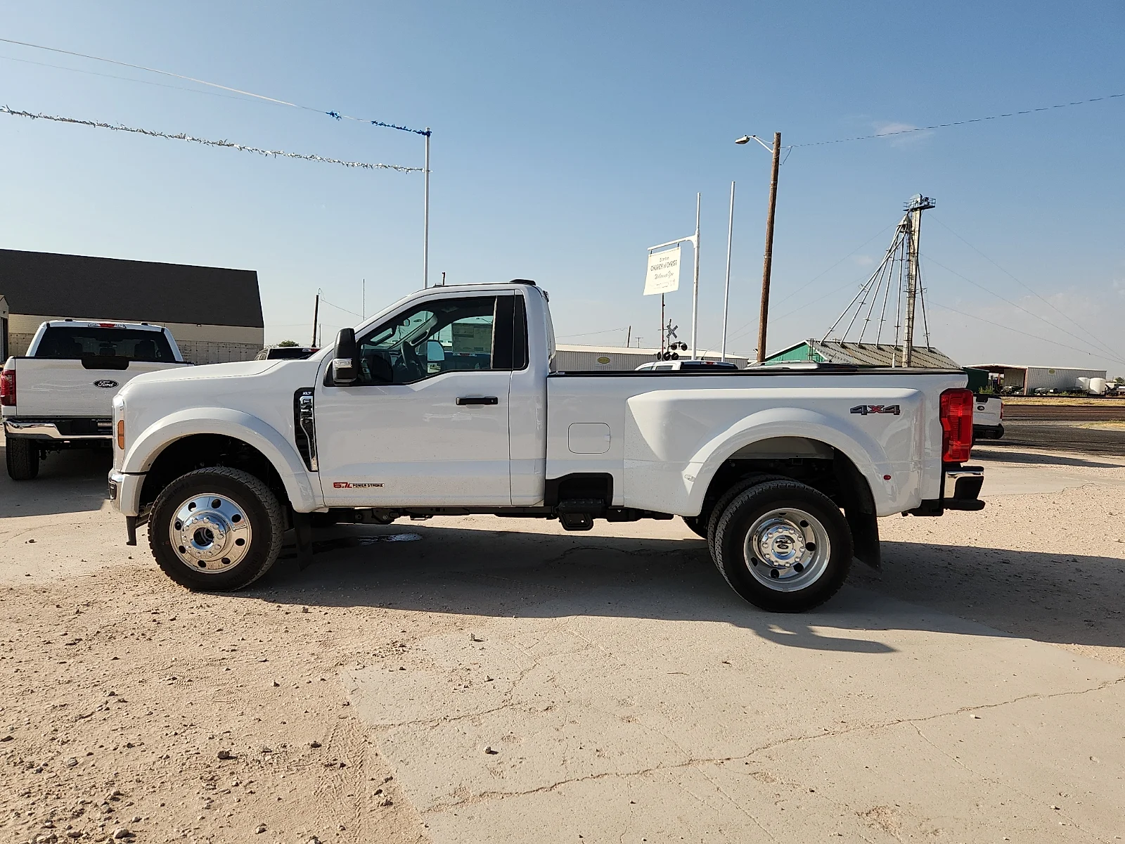 New 2027 Oxford White Ford XLT image 4