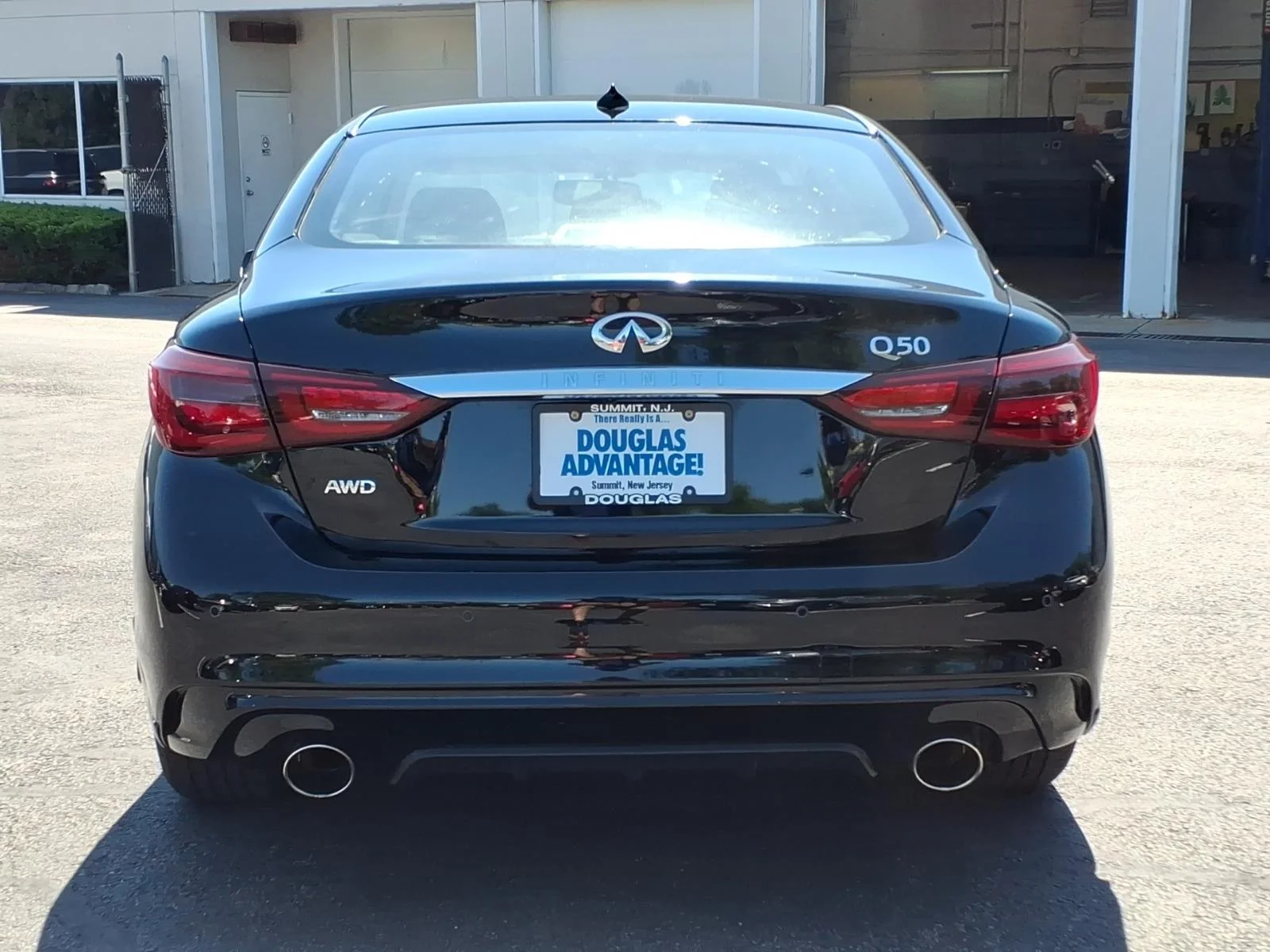 Certified Used 2023 Black INFINITI LUXE image 7
