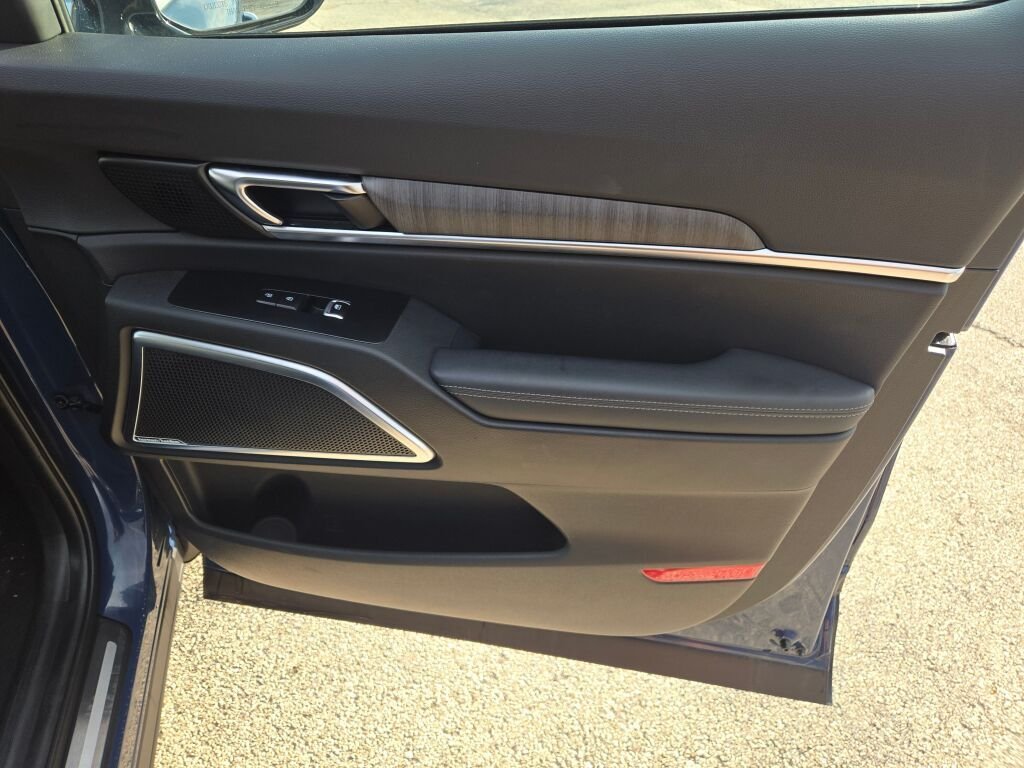 Used 2023 Black Kia SX X-Line image 7