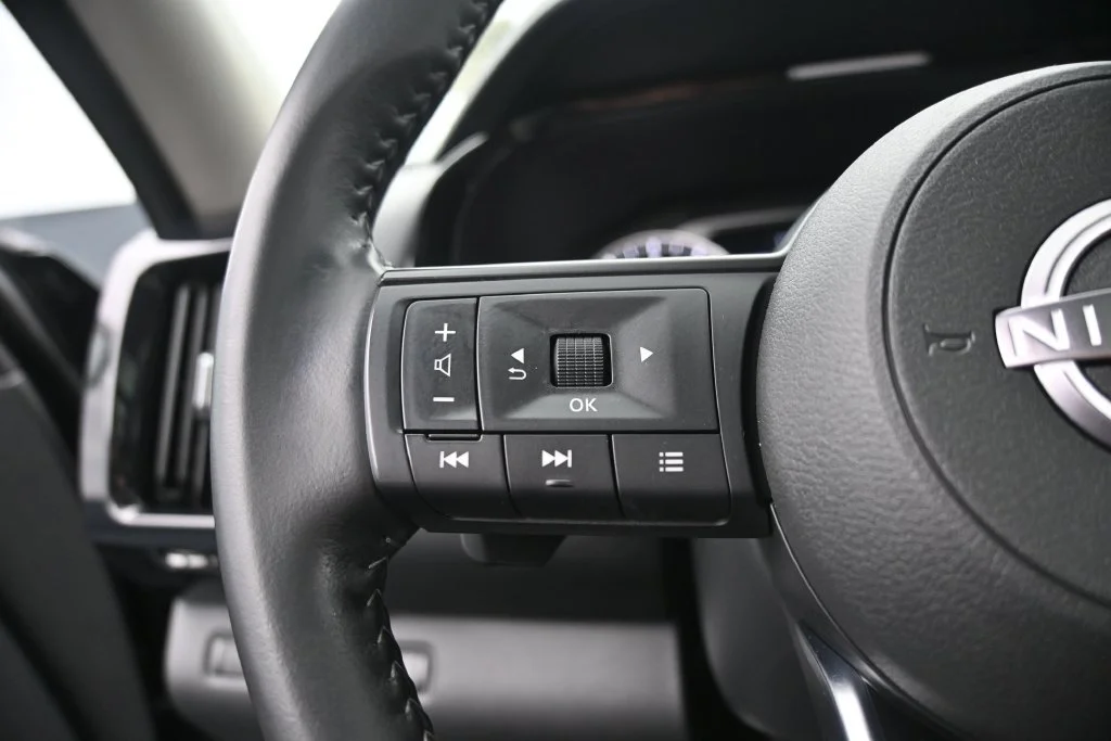 Used 2025 Super Black Nissan SV image 25