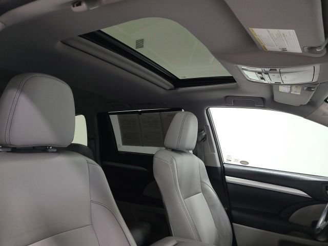 Used 2015 Predawn Gray Mica Toyota XLE image 9