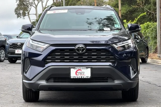 2025 Toyota RAV4 XLE - Photo 10