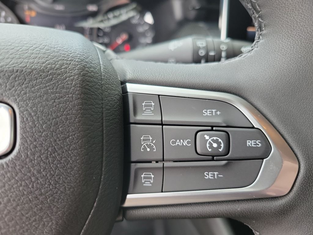 New 2026 Bright White Clearcoat Jeep Latitude image 15