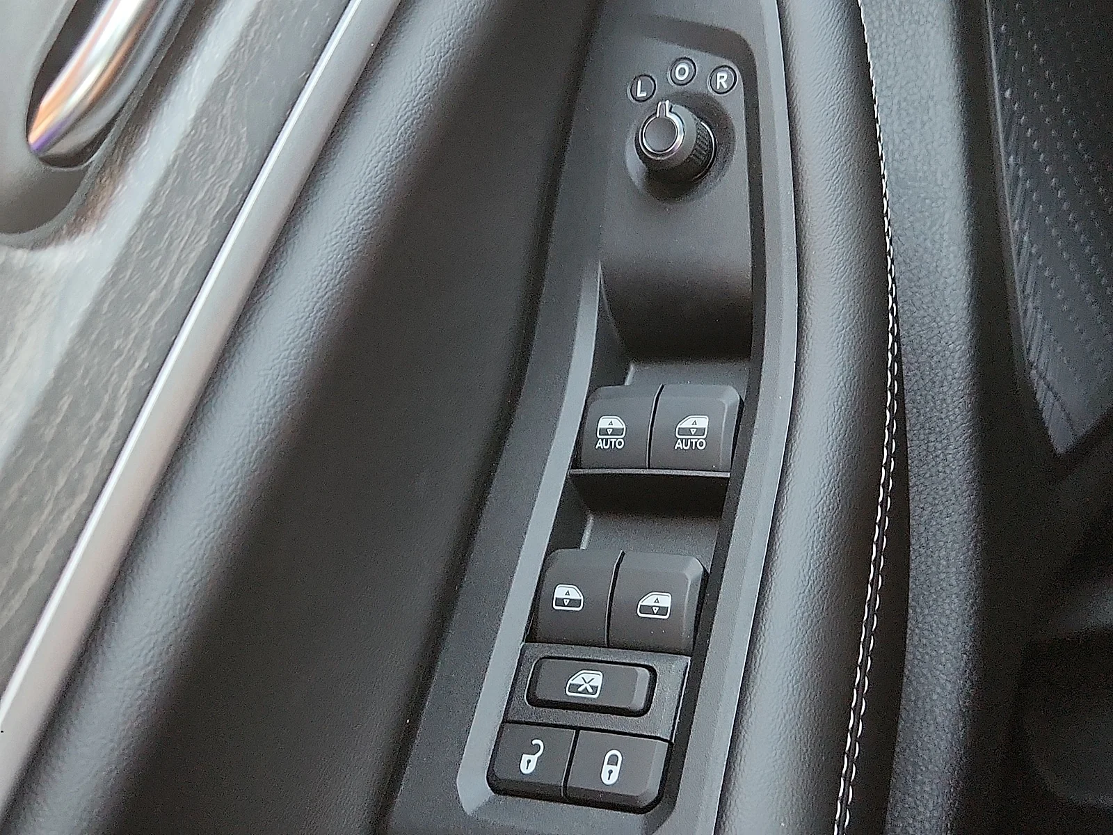 New 2027 High-Gloss Black Paint Jeep LAREDO ALTITUDE 4X4 image 17