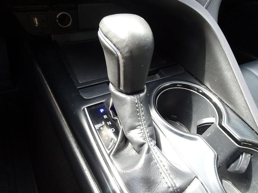 Used 2019 Silver Toyota SE image 15