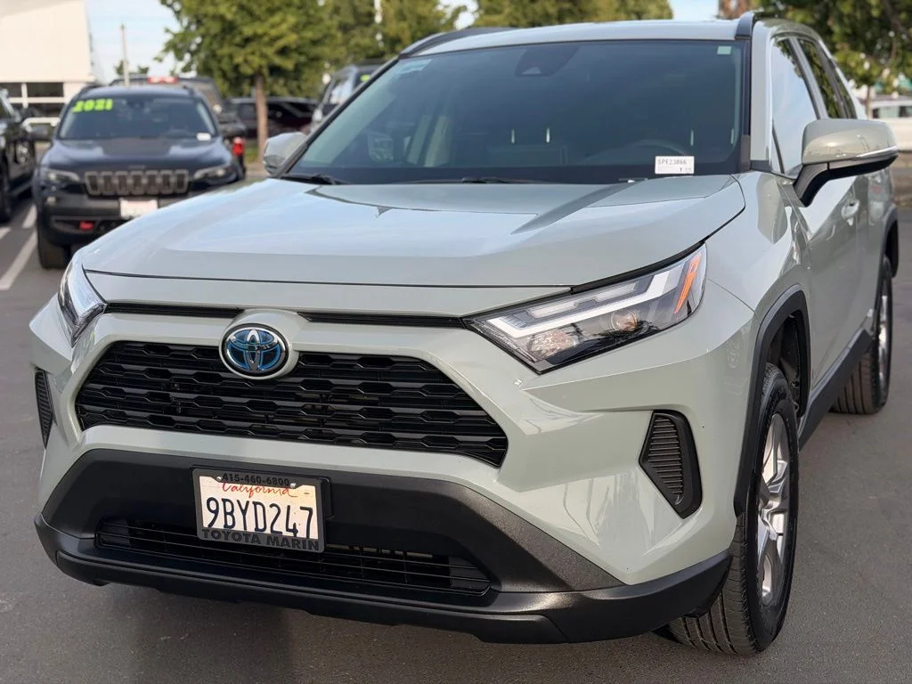 Used 2022  Toyota XLE image 11