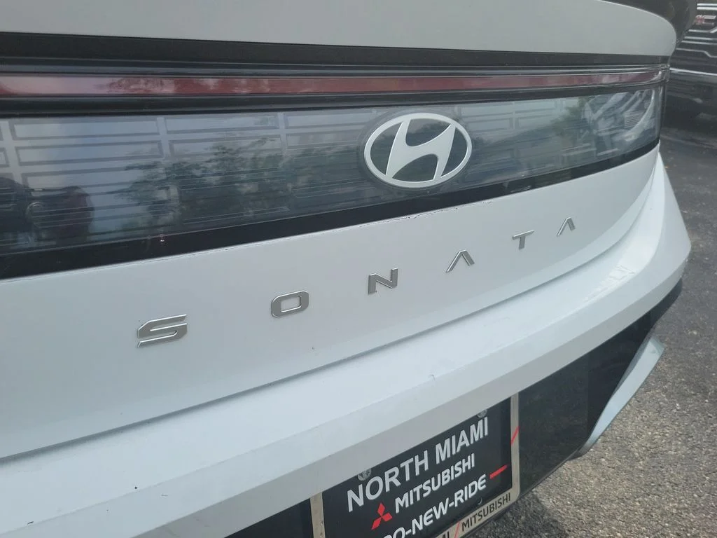 Used 2024 White Hyundai SEL image 9