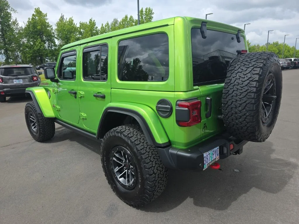 Used 2025 Green Jeep Rubicon image 3