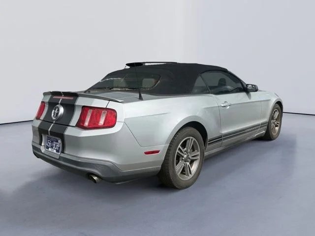 Used 2011 Silver Ford V6 Premium image 2