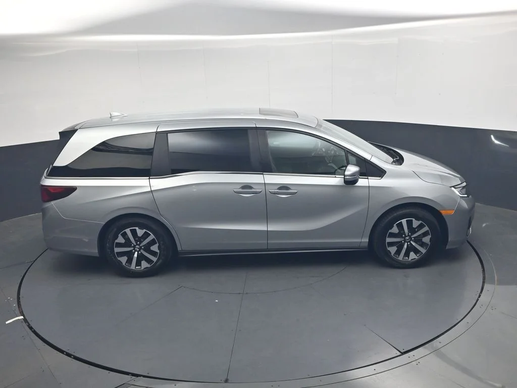 Used 2025 Solar Silver Metallic Honda EX-L image 38