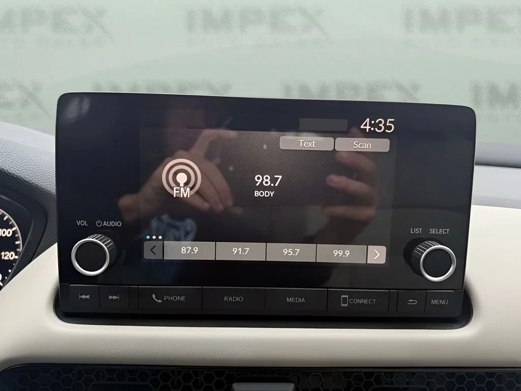 Used 2025 Silver Honda LX image 22