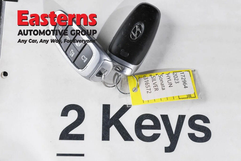 Used 2023 Silver Hyundai SEL image 25
