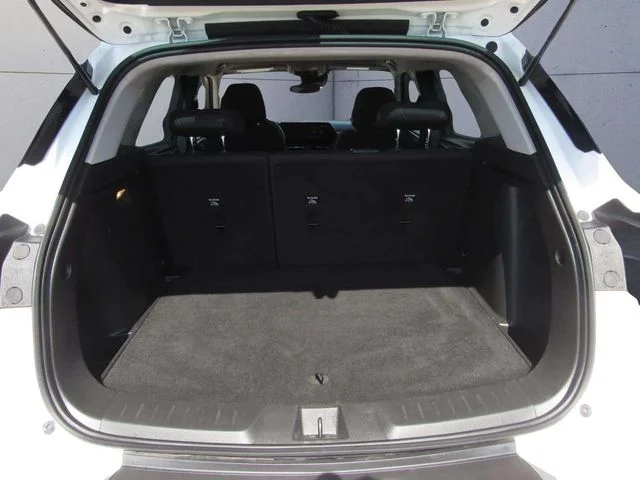 Used 2026 Summit White Chevrolet LS image 9