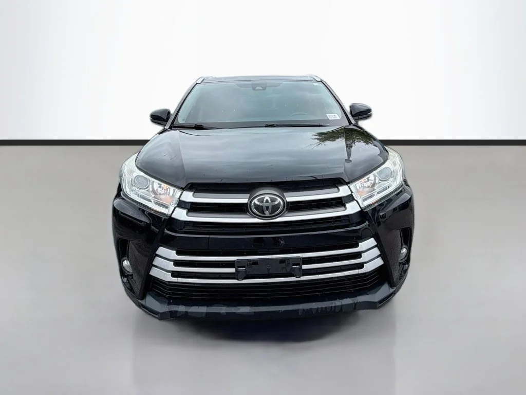 Used 2019 Black Toyota XLE image 2