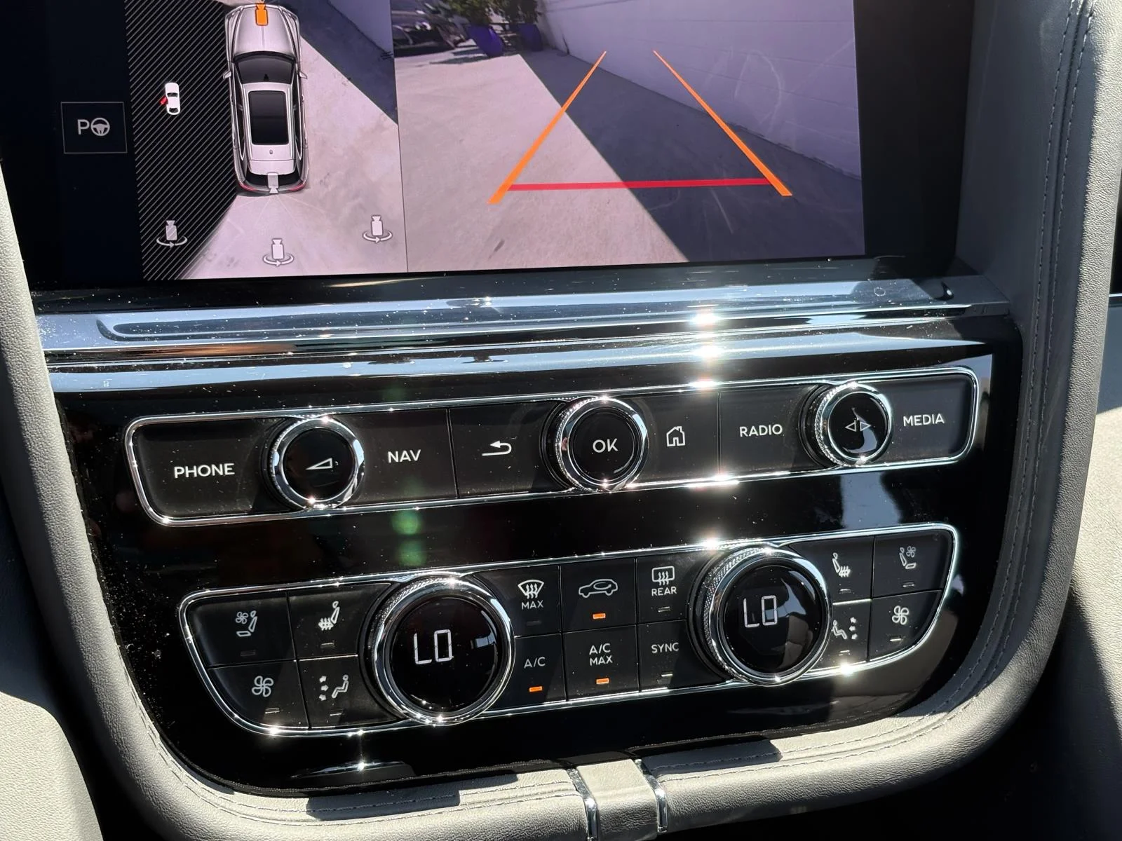 2024 Bentley Bentayga - Photo 32