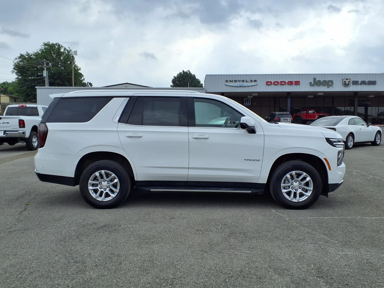 Used 2025 Summit White Chevrolet LT image 21