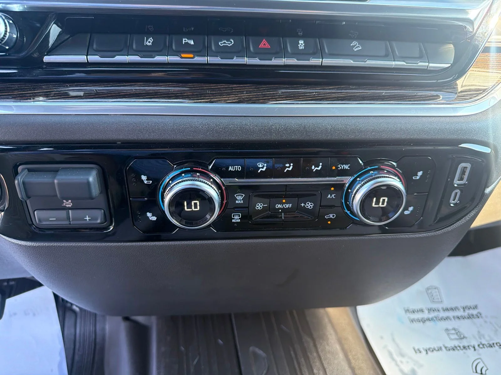 Used 2025 White GMC SLE image 20