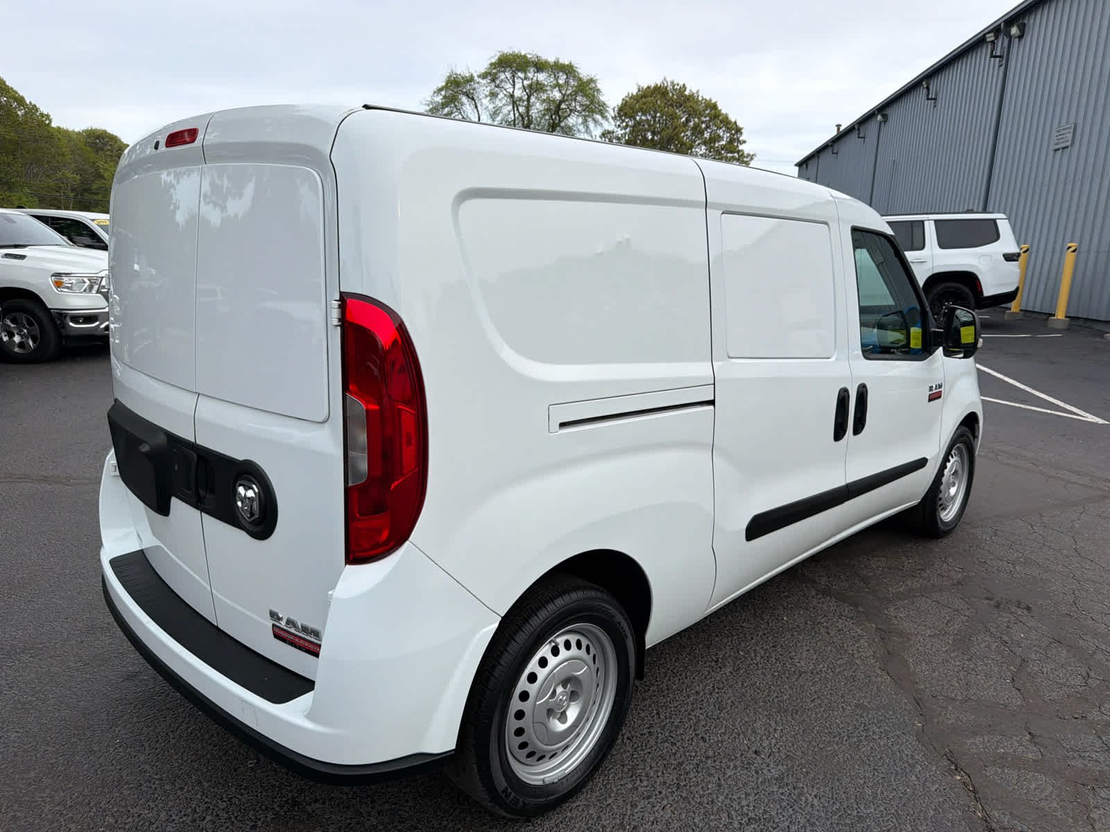 Used 2022 Bright White Ram Tradesman image 11