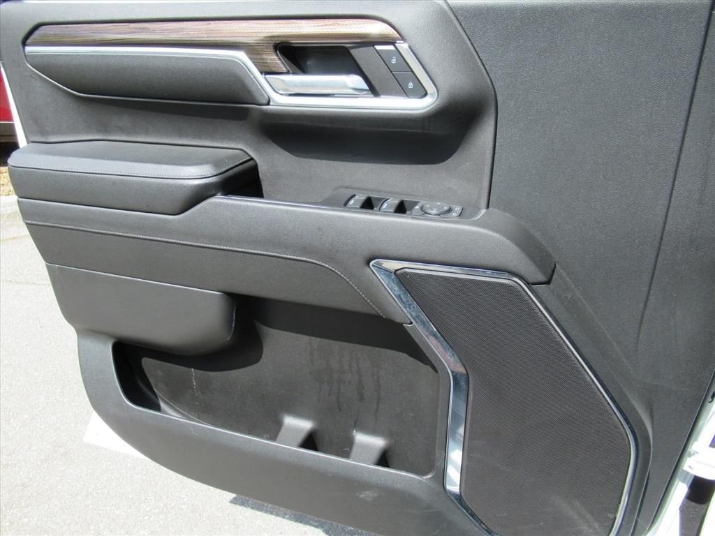 Used 2024 White Chevrolet LT image 18