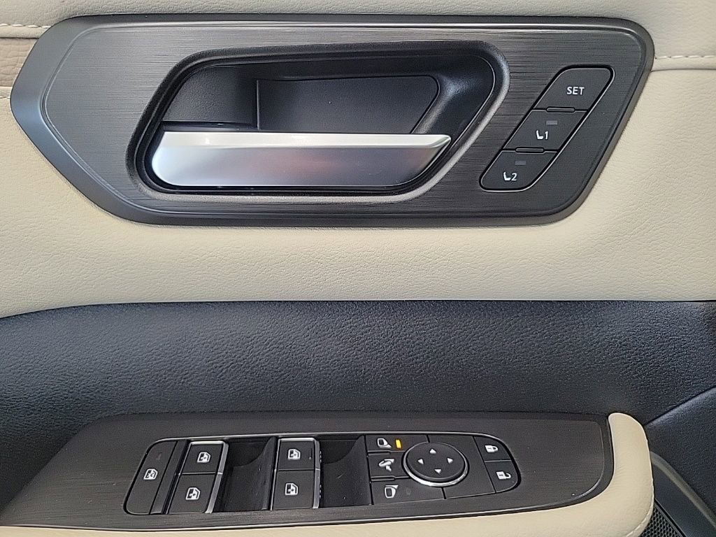 New 2026 Gun Metallic / Super Black Two-tone Nissan Platinum Reserve image 21