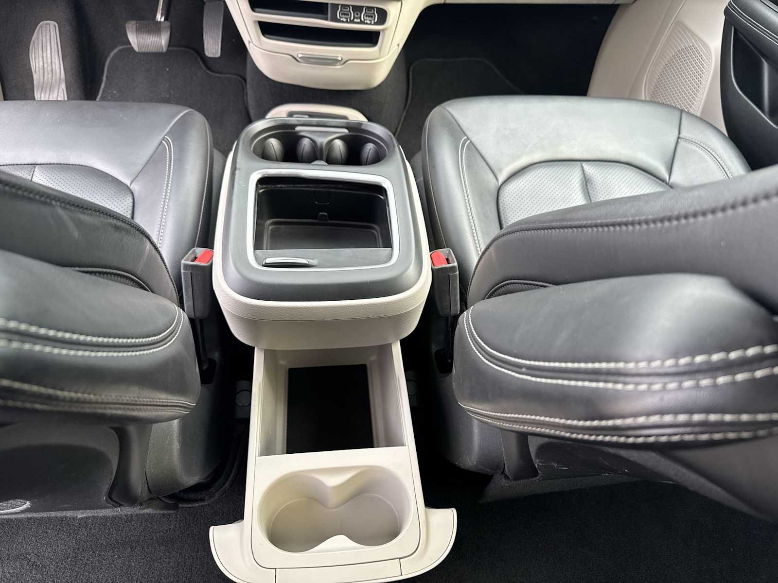 Used 2024 Silver Chrysler Touring L image 19