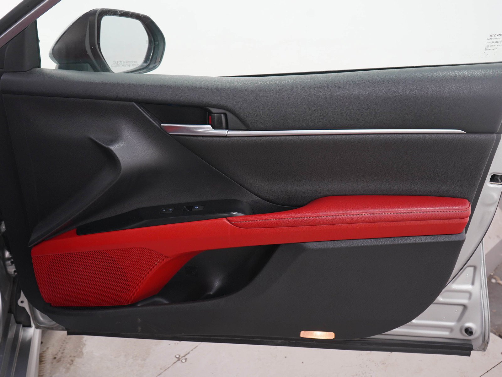 Used 2019 Midnight Black Metallic Toyota Xse image 9