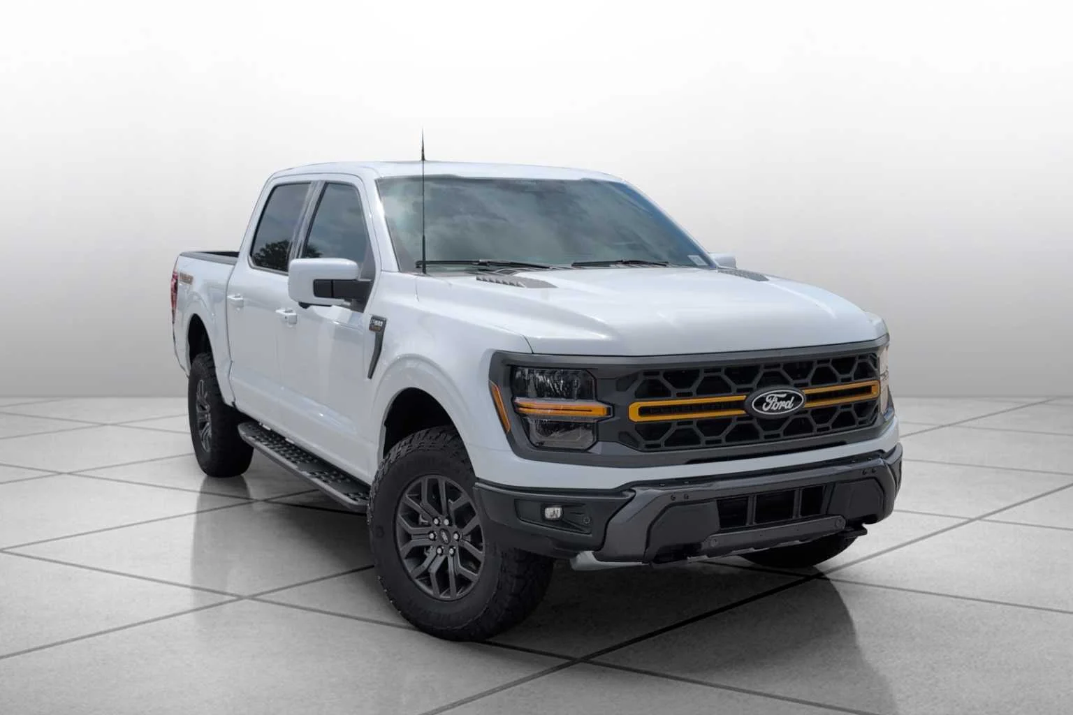 New 2026 Oxford White Ford Tremor image 2