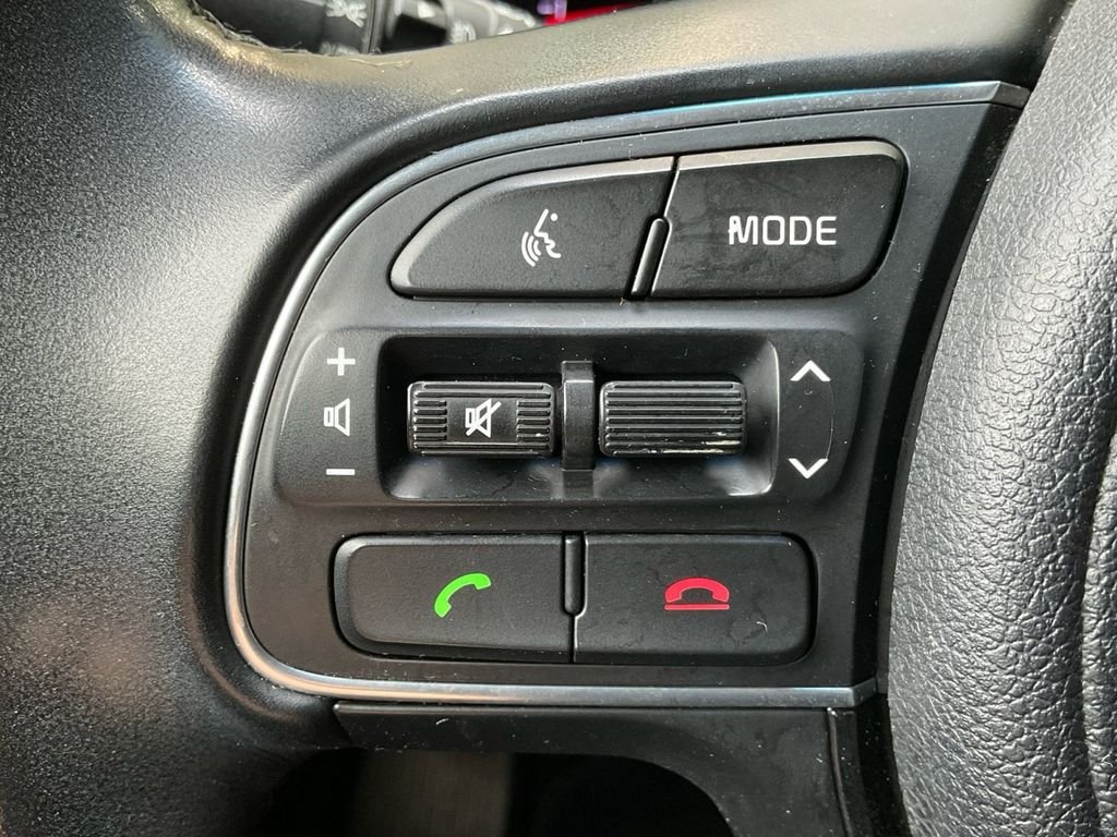 Used 2018 Red Kia EX image 34