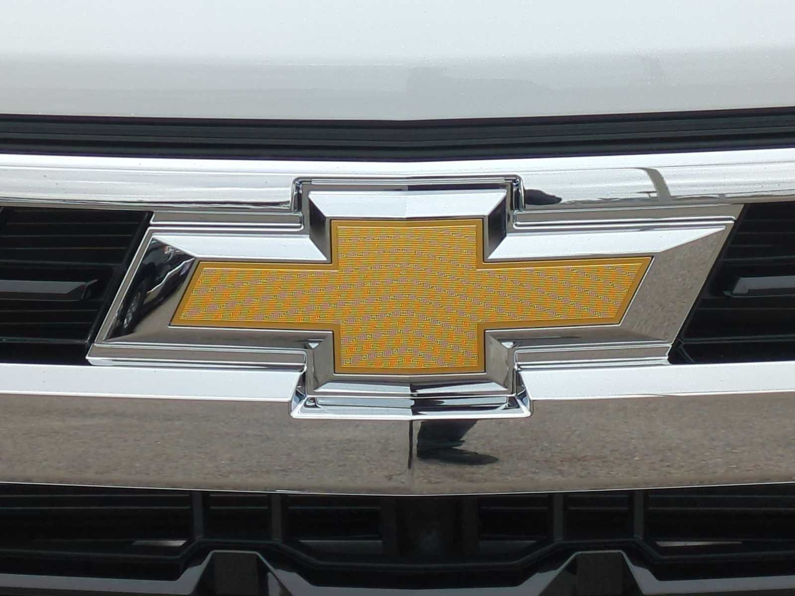 New 2026 Summit White Chevrolet LT (2FL) image 8