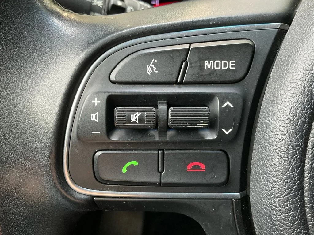 Used 2018 Red Kia EX image 34