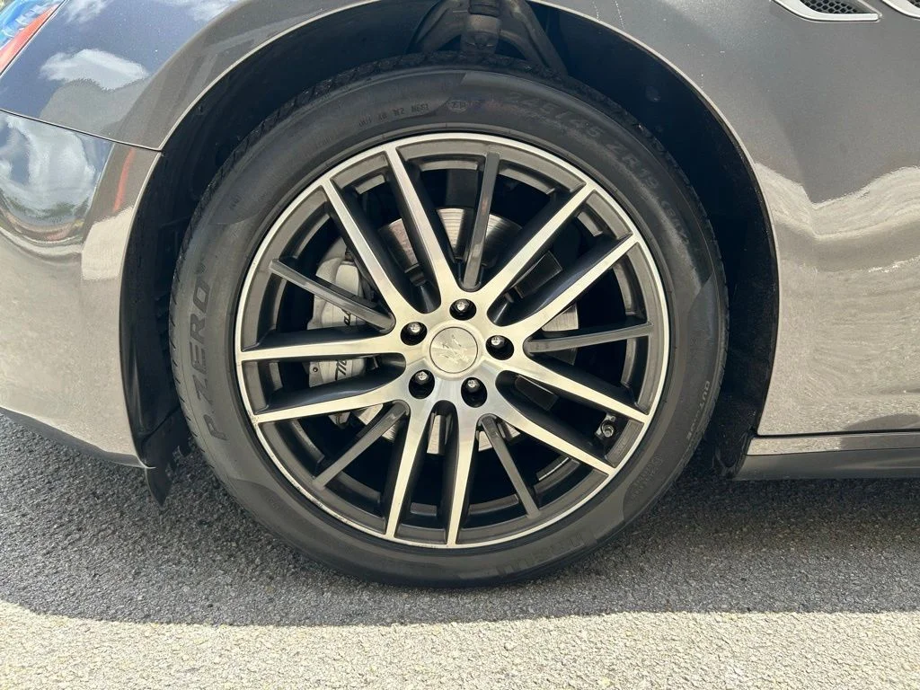 Used 2014 Gray Maserati Base image 17