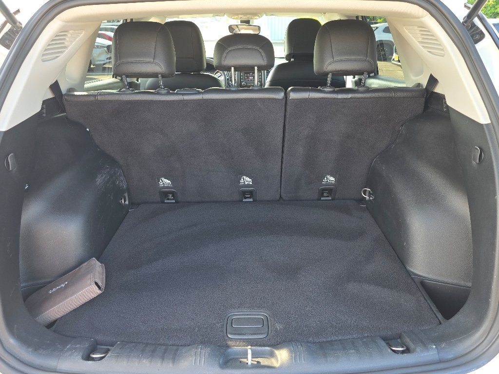 Used 2017 White Clear Coat Jeep Latitude image 4