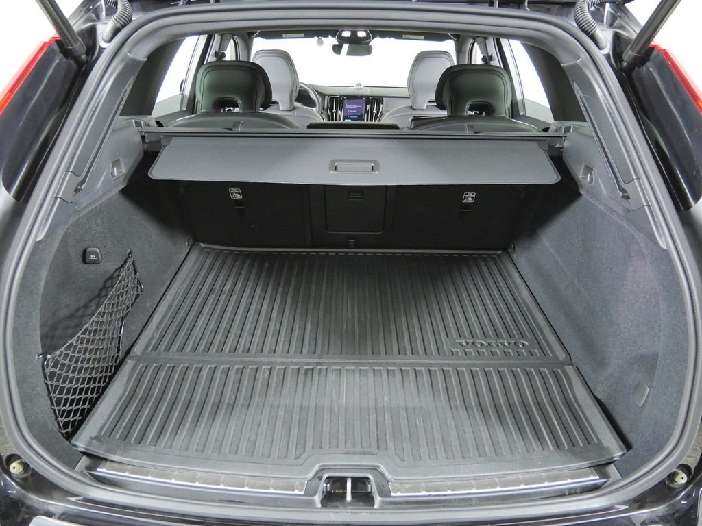 Used 2025 Black Volvo T8 Ultra Black Edition image 28