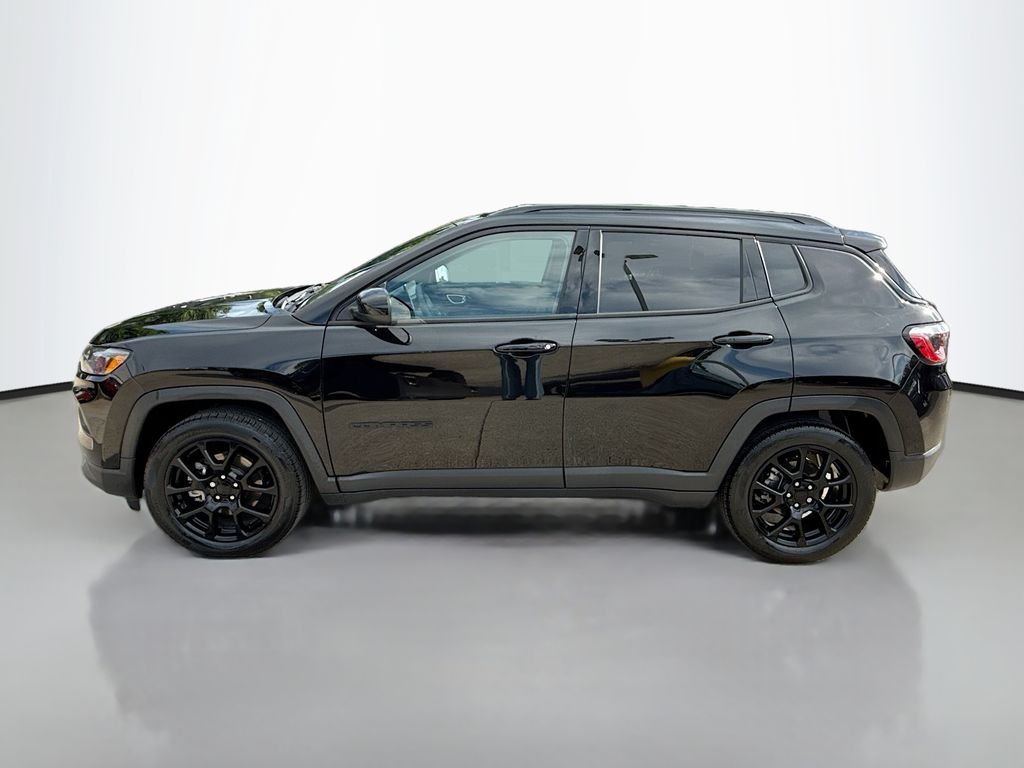 Certified Used 2022 Diamond Black Crystal Pearlcoat Jeep Altitude image 5