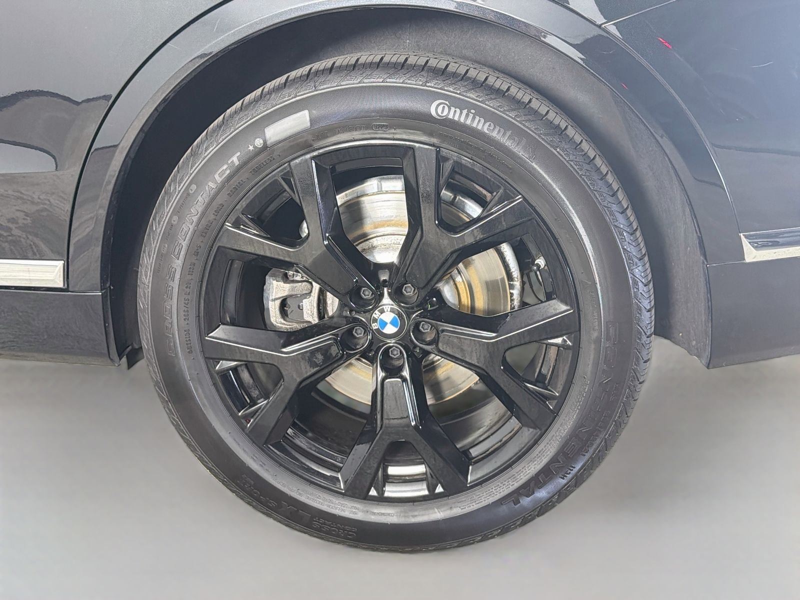 Certified Used 2024 Black Sapphire Metallic BMW xDrive40i image 33