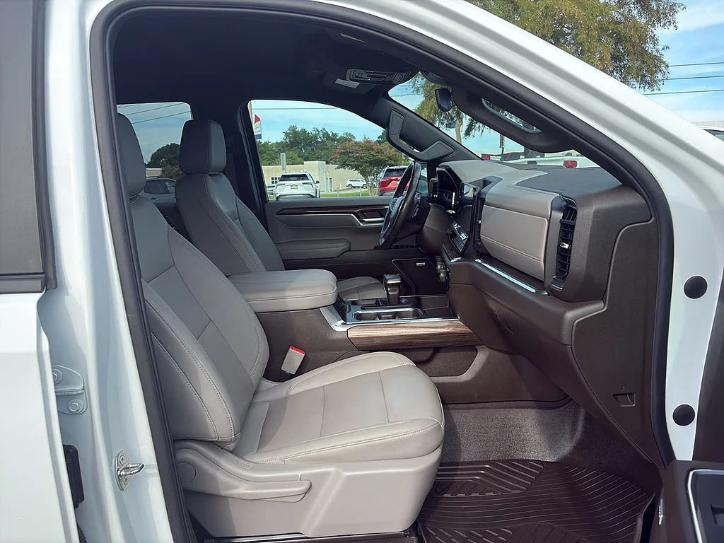 Used 2023 Summit White Chevrolet  image 19
